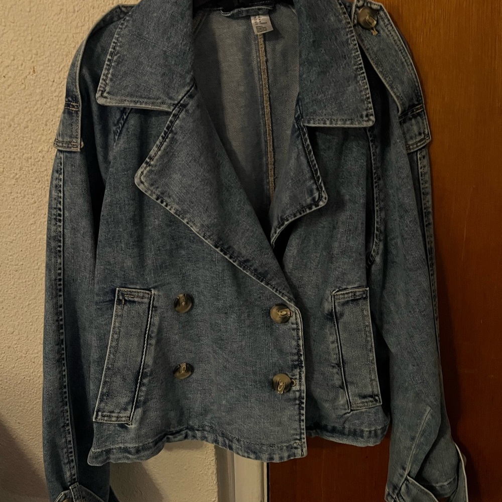 H&M Blue Jean Jacket with Oversized Fit and Wide Collar